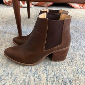 Nisolo Heeled Chelsea Boot in Brown Leather